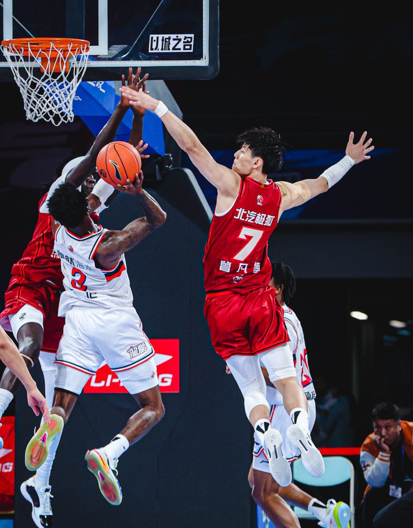 九游体育官网-底特律活塞迎CBA常规赛关键赛；关键时刻单刀错失；媒体盛赞；控场能力受关注(8月14日晚的中美职业篮球挑战赛打架视频)