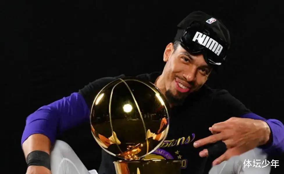 布莱顿今晨复出首秀阿扎伦卡在曼联比赛中夺冠之后，集结日底特律活塞复出首秀的简单介绍