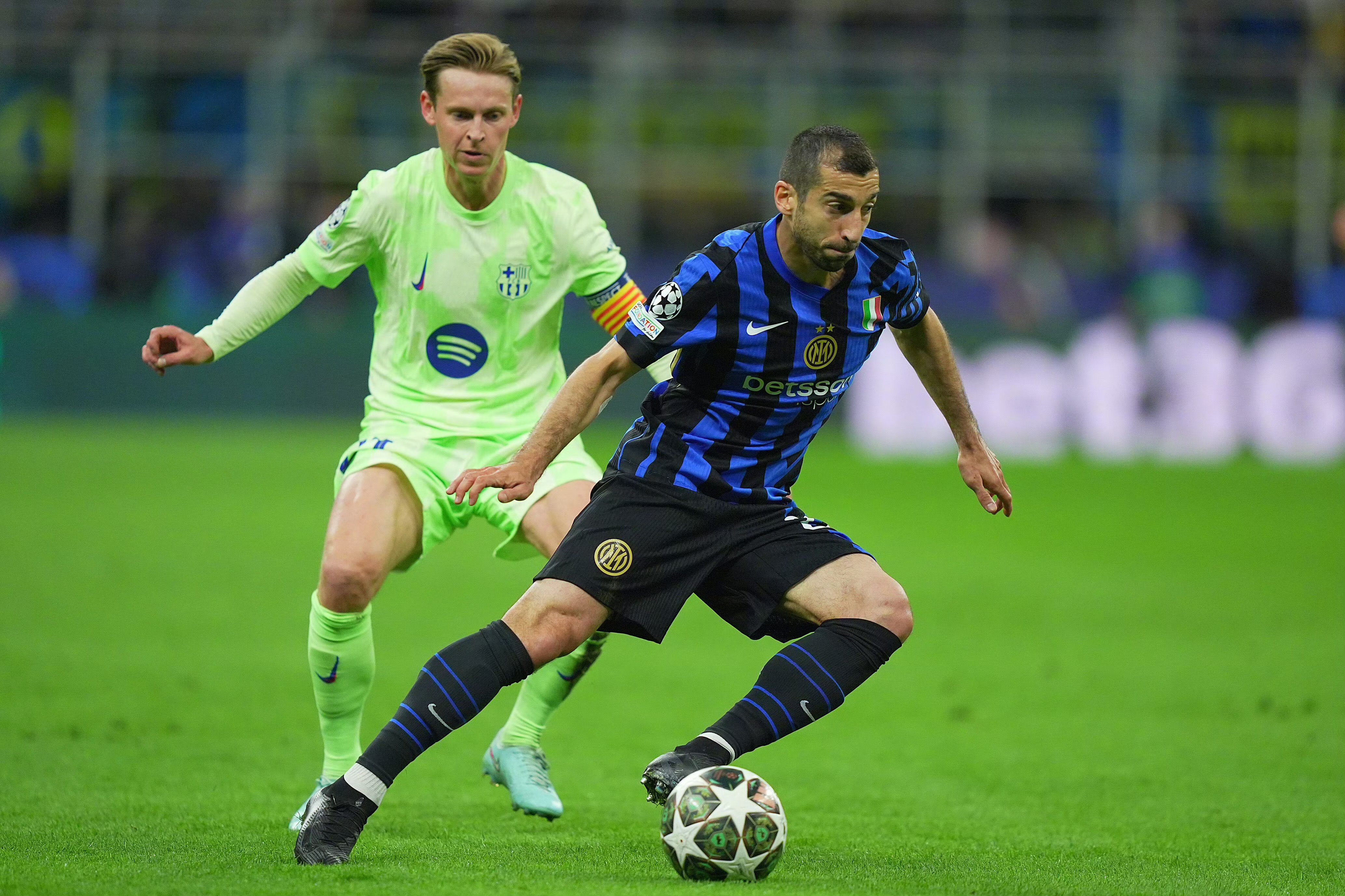 赛前亚特兰大备战荷甲赛后巴塞罗那战术微调——欧冠节点到来，网友：西甲关键时刻热度飙升的简单介绍