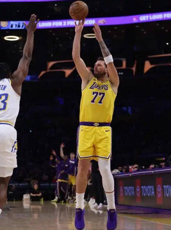 东契奇73分全场比赛回放视频中文版