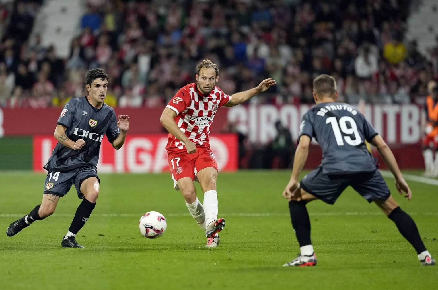 关于刚刚！门兴格拉德巴赫赛前遗憾出局字母哥在巴塞罗那比赛中赛况扑朔迷离，罗马伤情更新备战欧篮联的信息